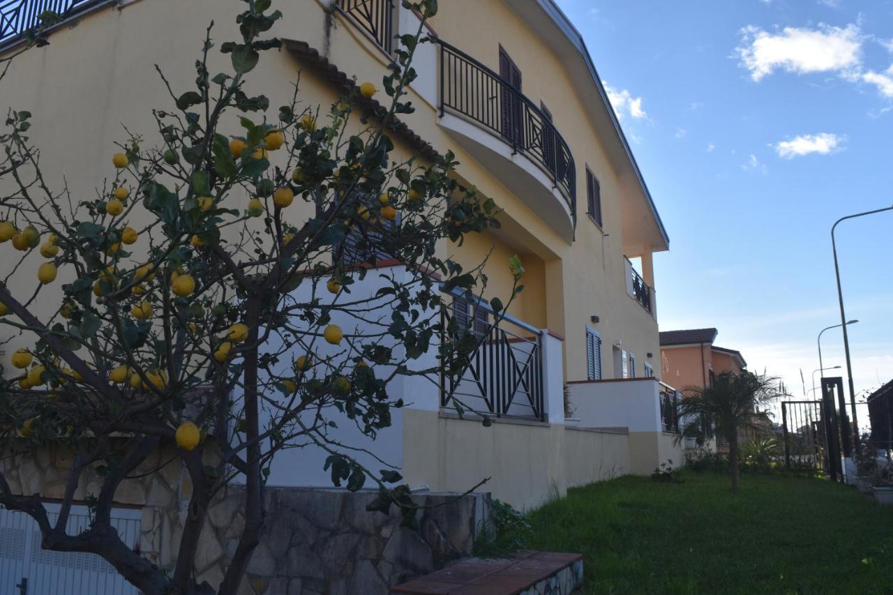 Bed & Breakfast Domus Pepe Scalea Exterior photo